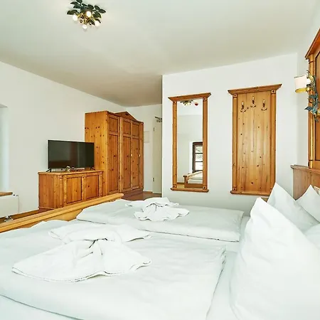 Klosterwirt Hoeglwoerth Hotel *