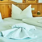 Klosterwirt Hoeglwoerth Hotel *